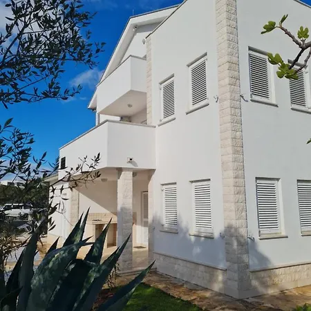 Mali San Διαμέρισμα