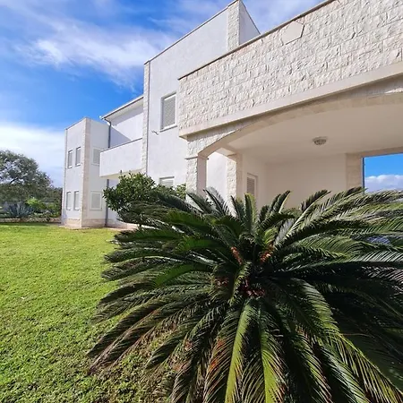 شقة Mali San تروغير