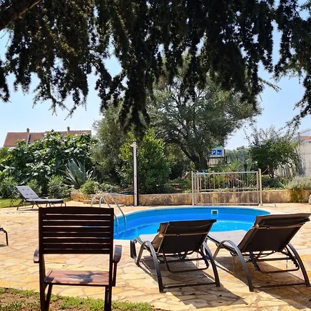 شقة Mali San تروغير