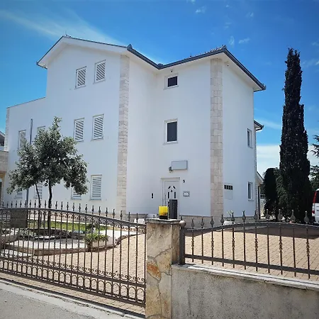 Mali San * تروغير